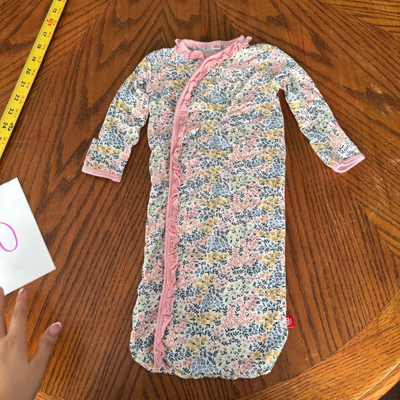 MAGNETIC ME
CHELSEA RUFFLE PLACKET GOWN - Picture 5 of 8